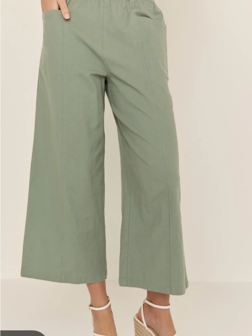 Francesca's Collections Sage Green Wide-Leg Crop Pants with Pockets